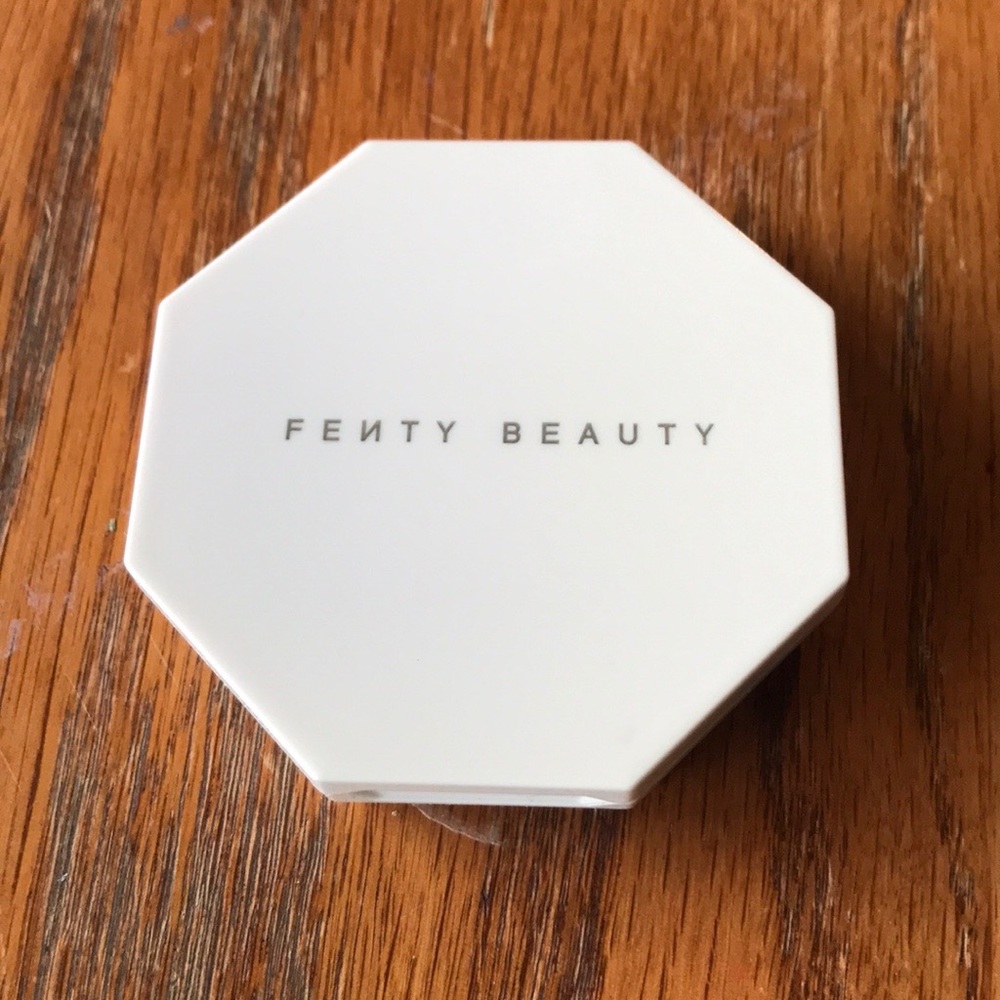 FENTY BEAUTY KILLAWATT Freestyle highlighter in Trophy Wife